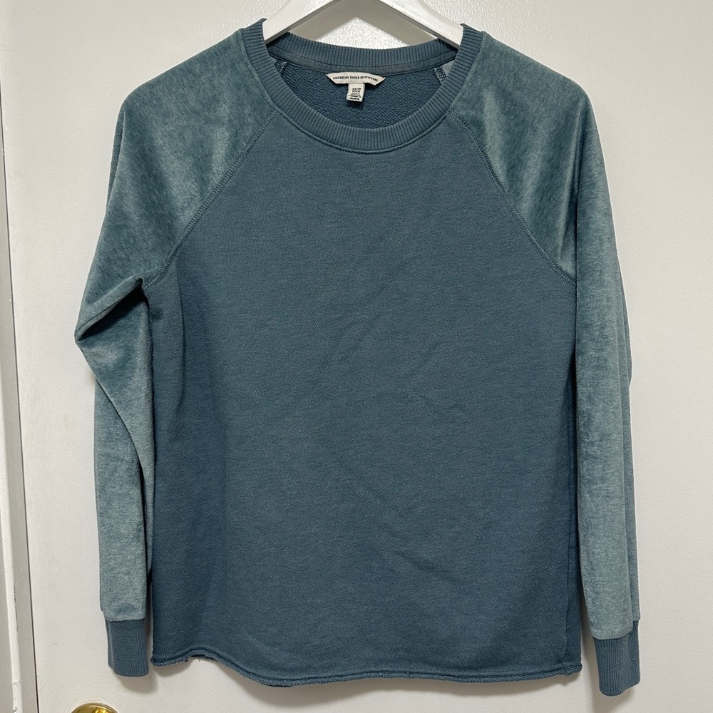 American Eagle Blue Sweatshirt with Velvet Sleeves Women’s Sweater Long Sleeve